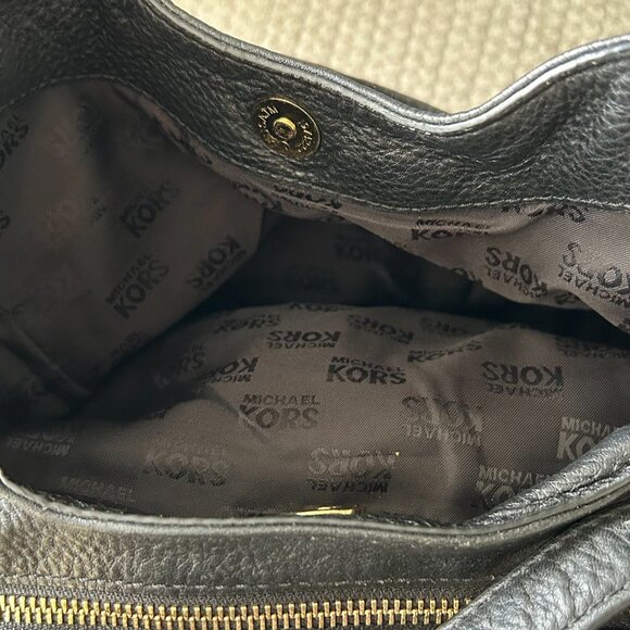 Michael Kors Lilie Hobo purse - Picture 5 of 9